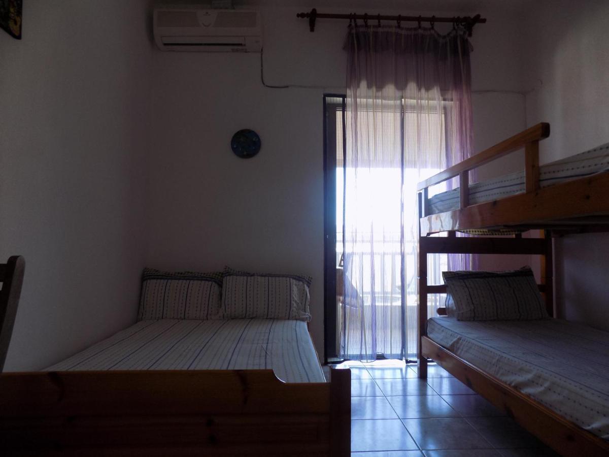 Dialekti Studios โตโรนี ภายนอก รูปภาพ